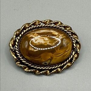 Elegant Vintage Small Gold Tone Brown Brooch Pin